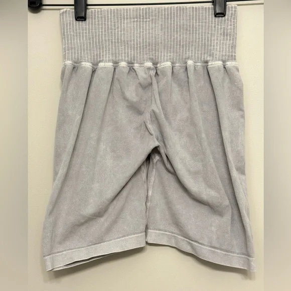 NWOT Free People Good Karma Ruched Bike Shorts in Ice Grey. Size M/L (8-14) - Picture 5 of 6